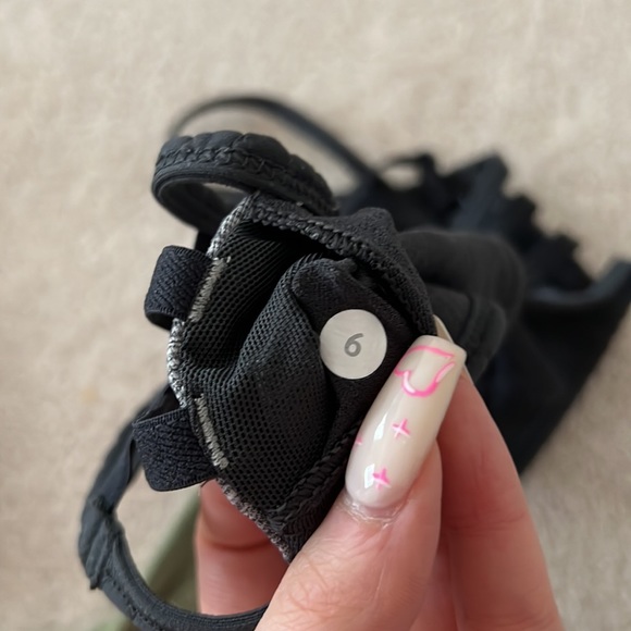 lulu sports bra - Picture 3 of 3